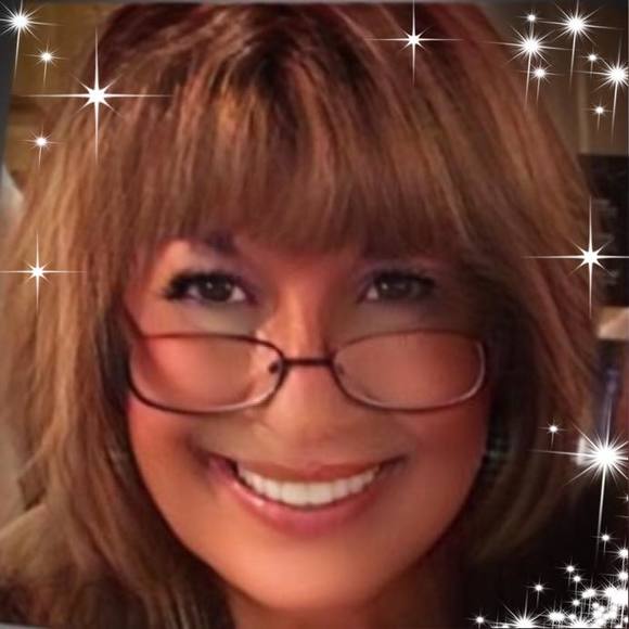 Poshmark profile picture for @enza